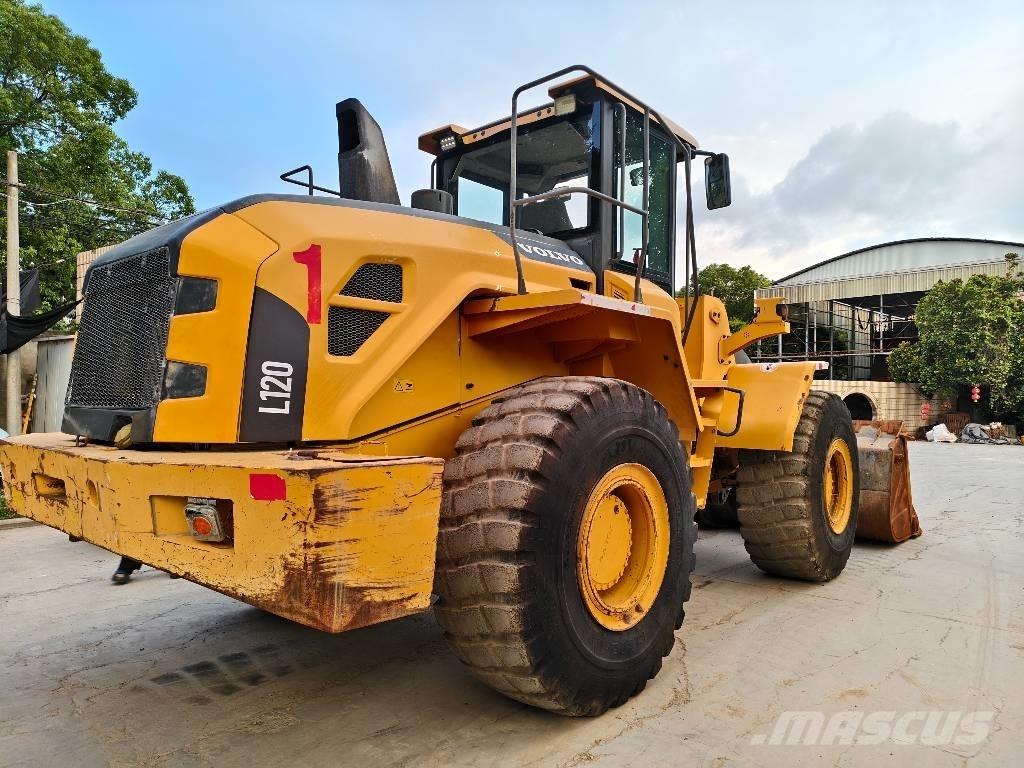 Volvo L 120 Incarcator pe pneuri