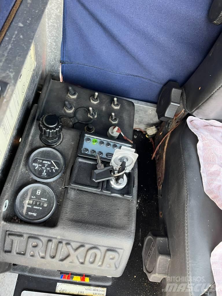 Truxor 4700 Masini de tuns