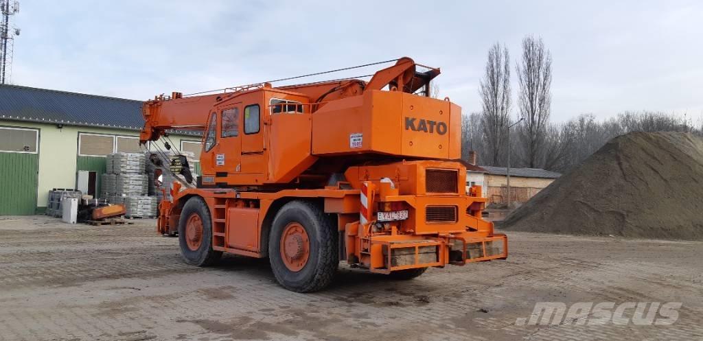 Kato KR 250 Macara teren accidentat