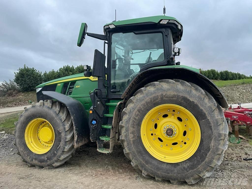 John Deere 7R 330 Tractoare