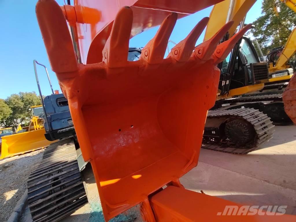 Hitachi ZX 200 Excavatoare pe șenile
