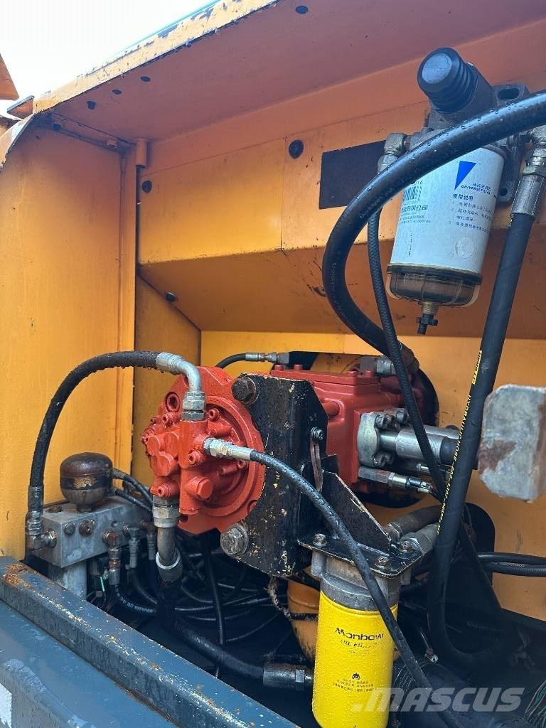 Hyundai 220LC-9S Excavatoare pe șenile
