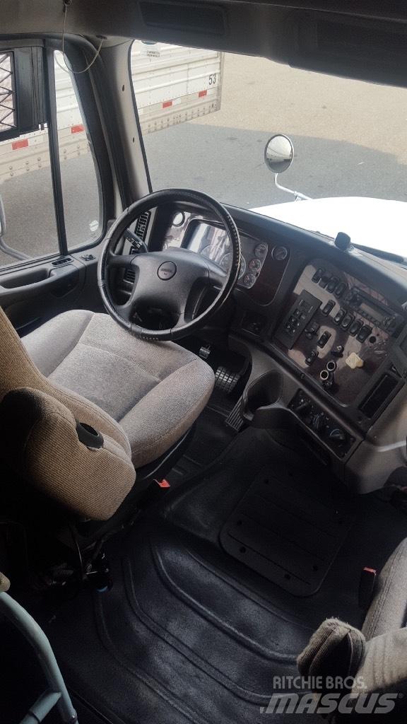 Freightliner M2 Autotractoare