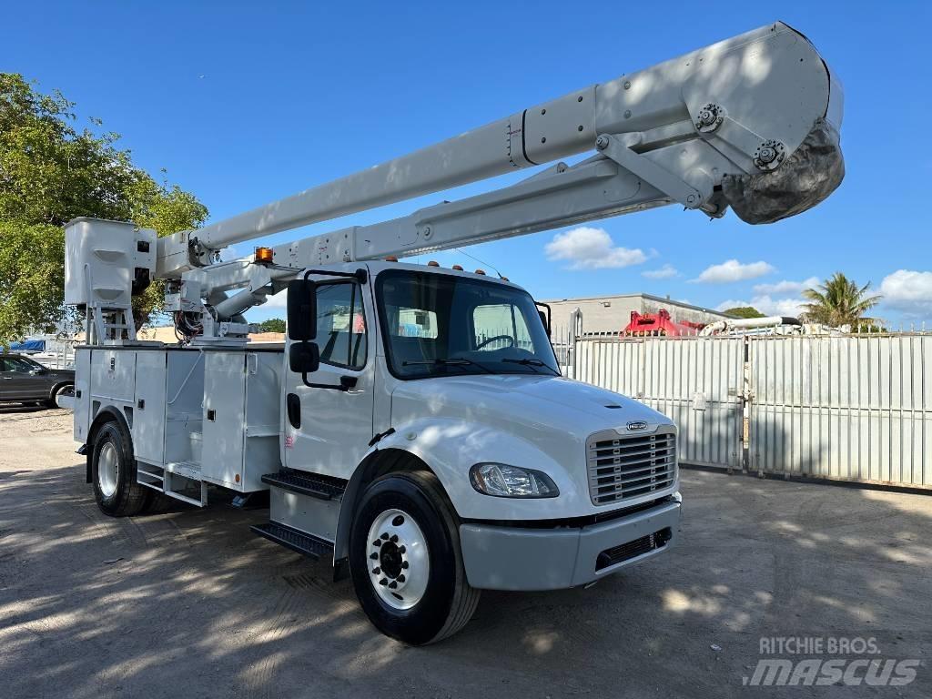 Freightliner M2 Platforme aeriene montate pe camion