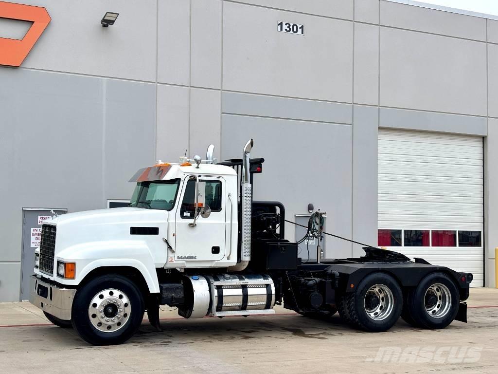 Mack CHU 613 Vehicule de recuperare