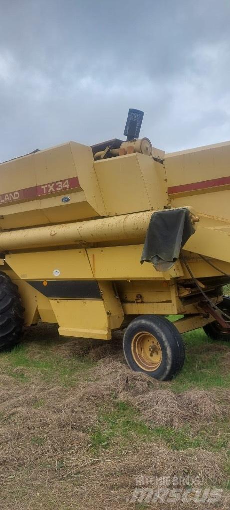 New Holland TX 34 Combine de secerat