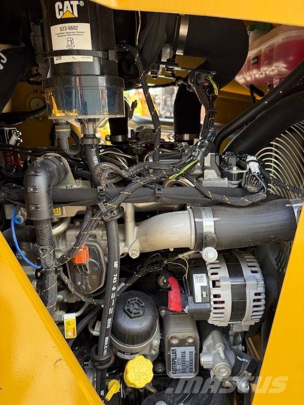 CAT 424 Buldoexcavatoare