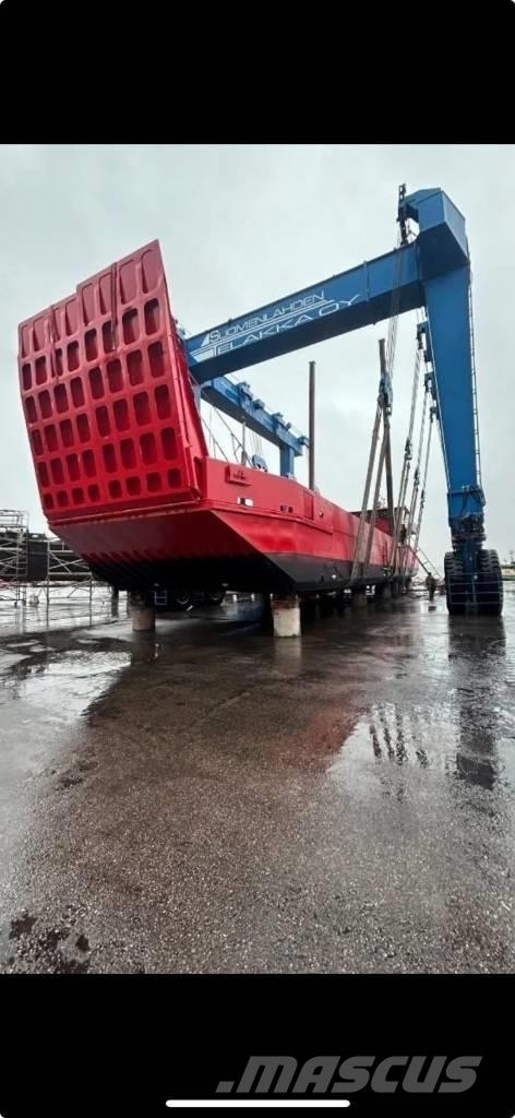  Cargo Ship Ganador Barje si pontoane