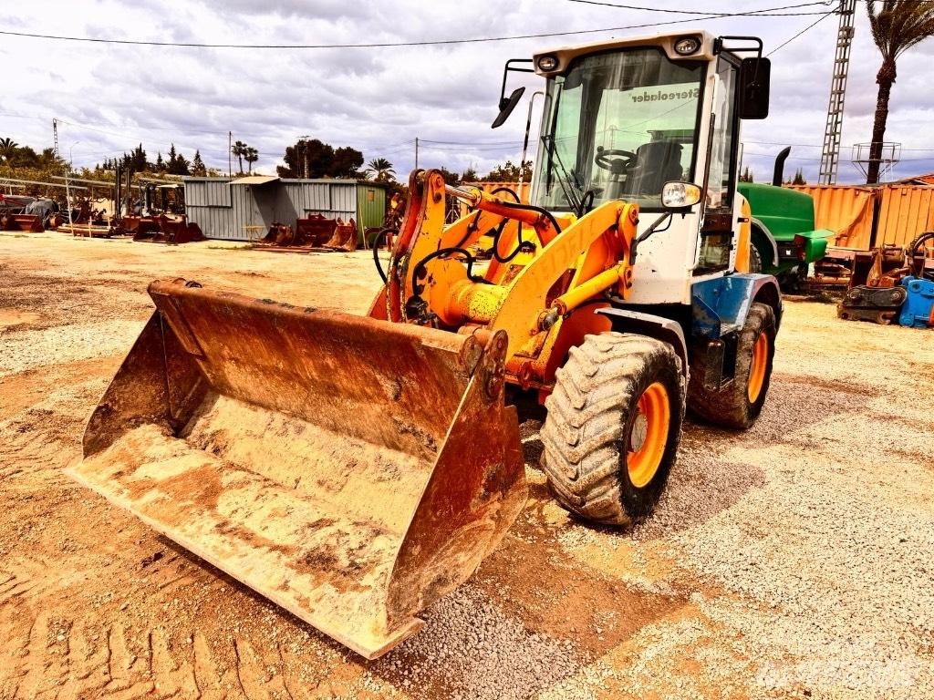 Liebherr L 507 Incarcator pe pneuri