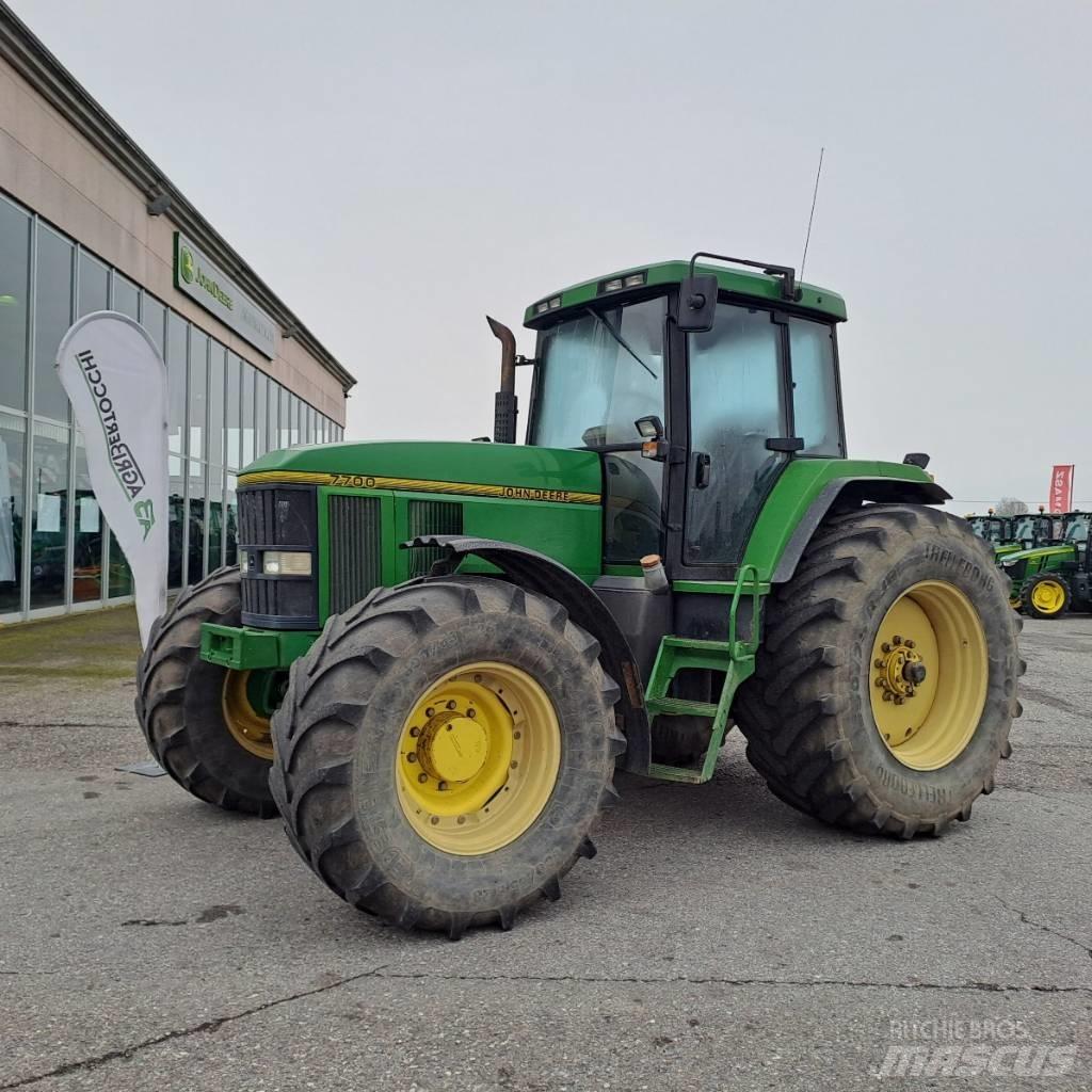 John Deere 7700 Tractoare