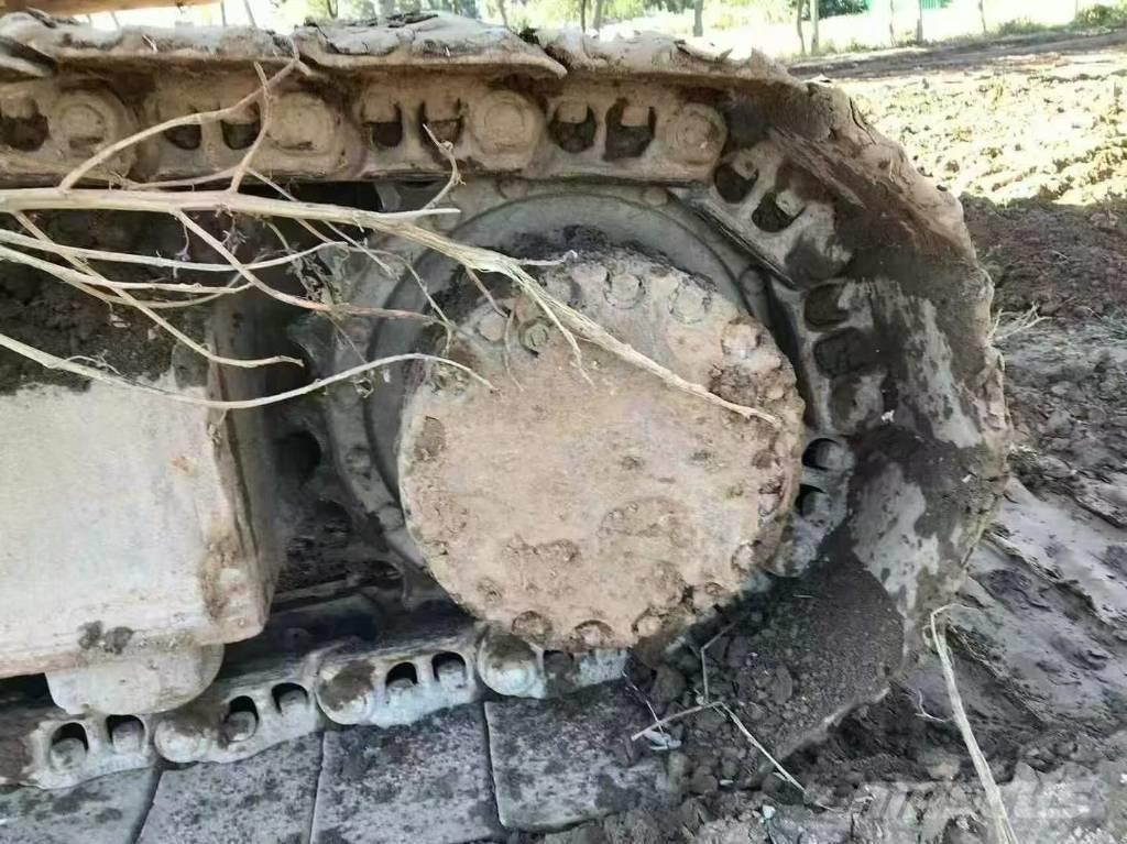Komatsu PC 210 Excavatoare pe șenile
