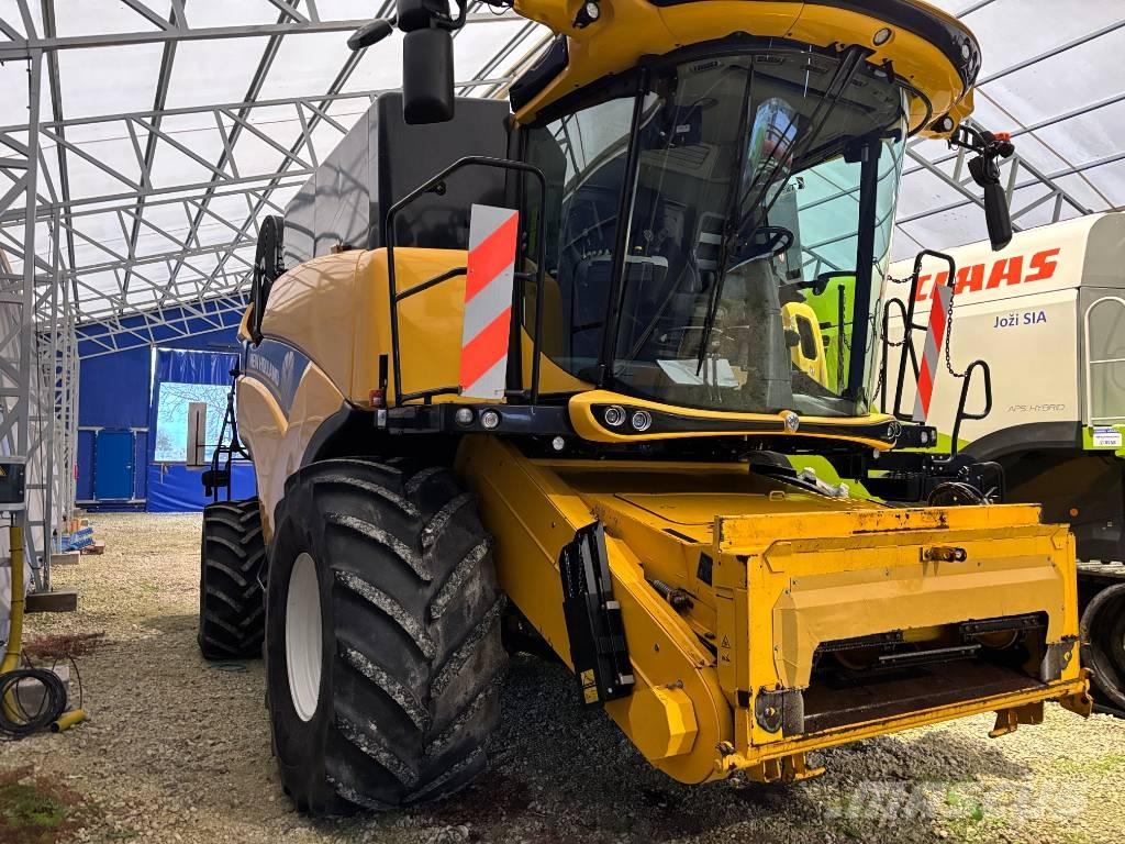 New Holland CX 8.90 Combine de secerat