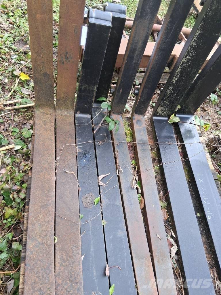 JCB Q FIT FORKS Alte masini si accesorii pentru încarcat si sapaturi