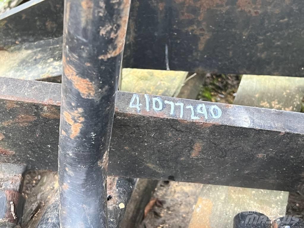 JCB Q FIT FORKS Alte masini si accesorii pentru încarcat si sapaturi