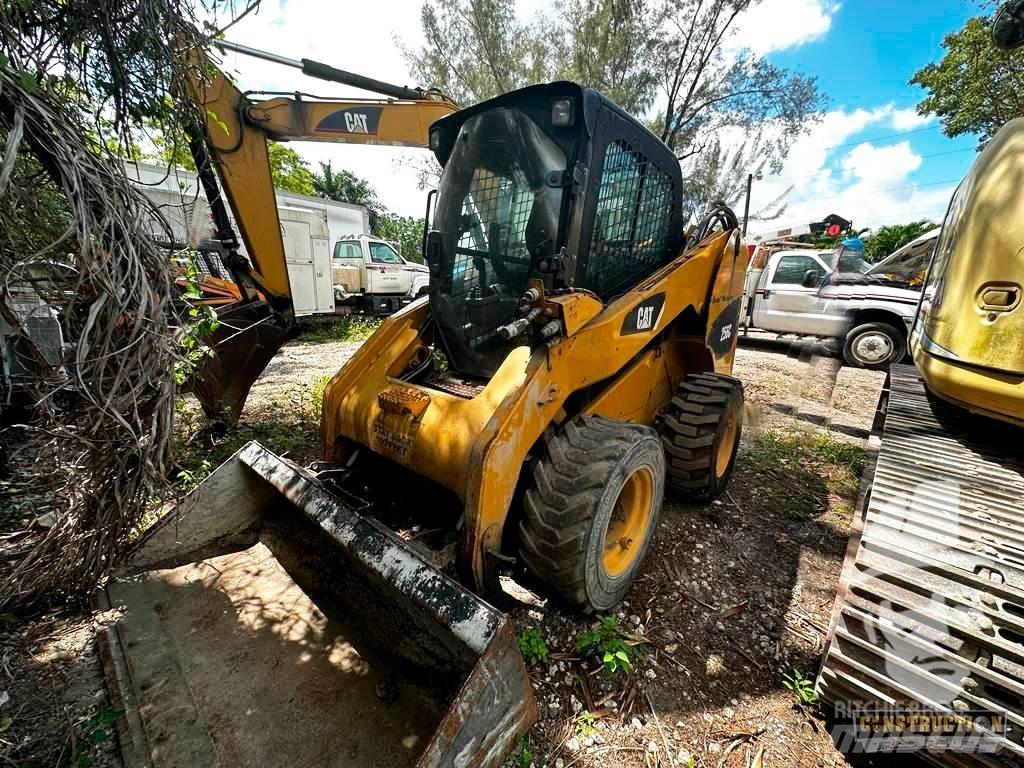 CAT 256 C Mini incarcator