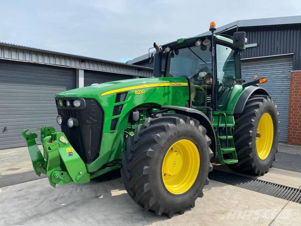 John Deere 8230 ILS Tractoare