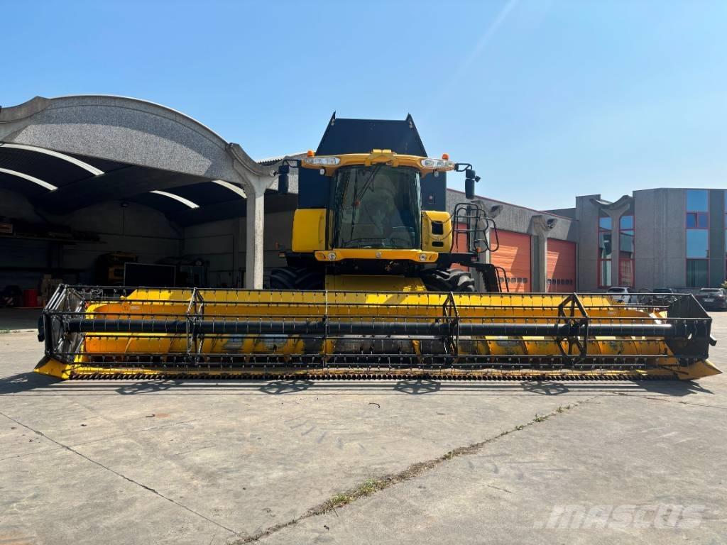 New Holland CR 9090 Combine de secerat