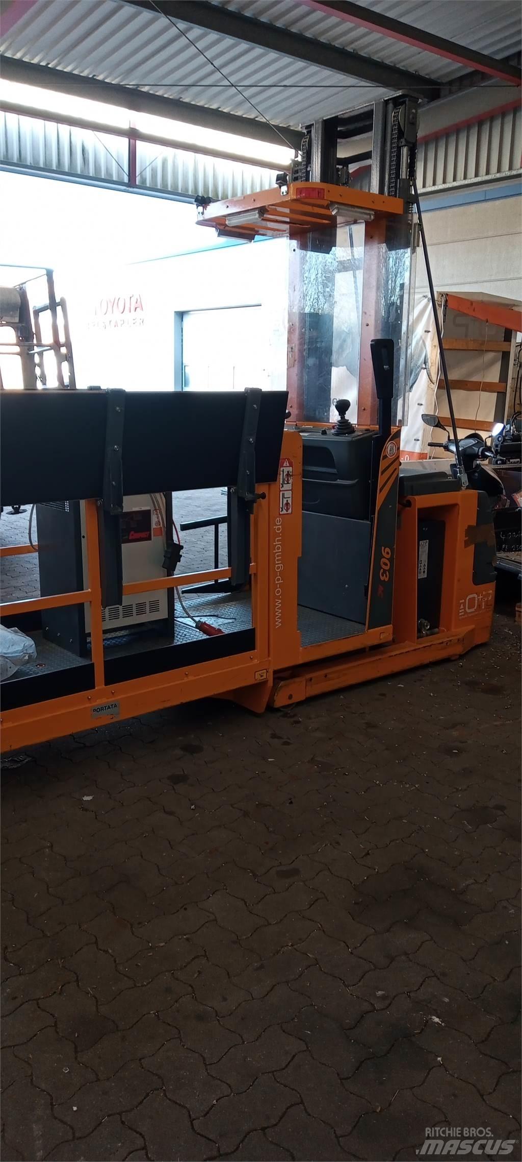  903 AC - S/N 037763 Stivuitoare de micã inaltime pentu logistica