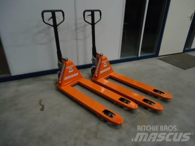 Doosan Pallettruck Transpaleta electica cu furca