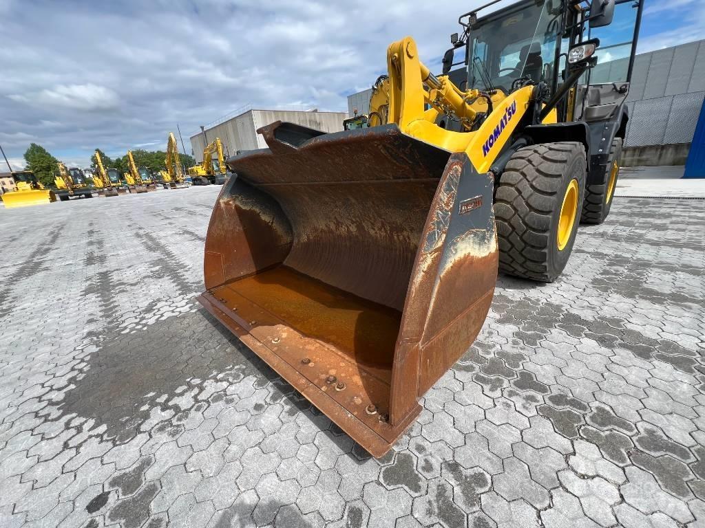 Komatsu WA320-7 Incarcator pe pneuri