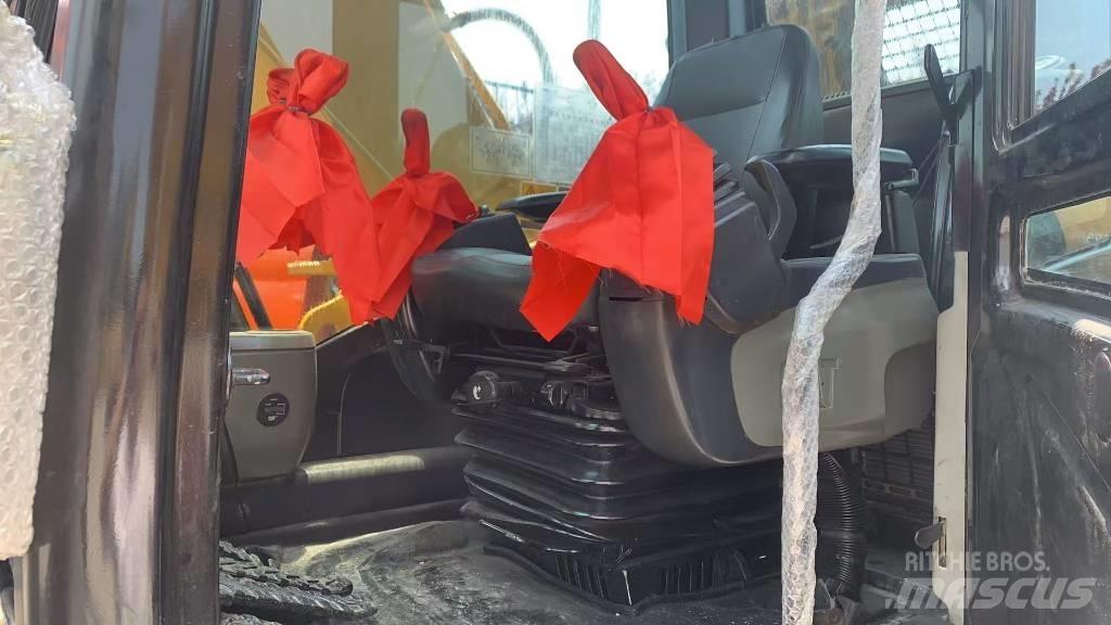 CAT 320 Excavatoare pe șenile
