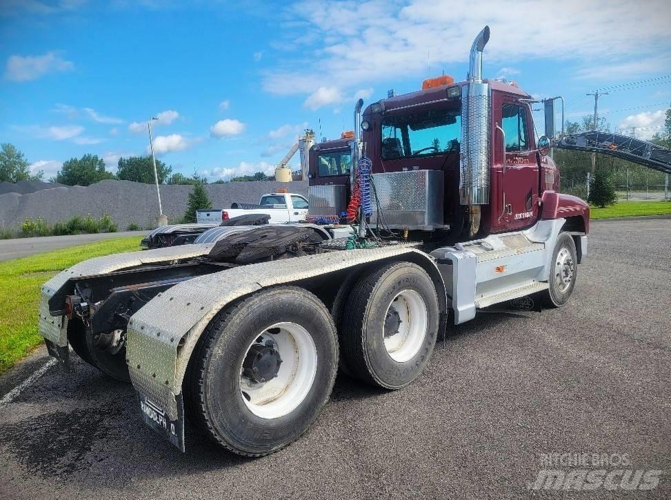 Mack CH 613 Autotractoare
