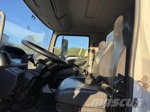 Hino 338 Camioane transport bauturi