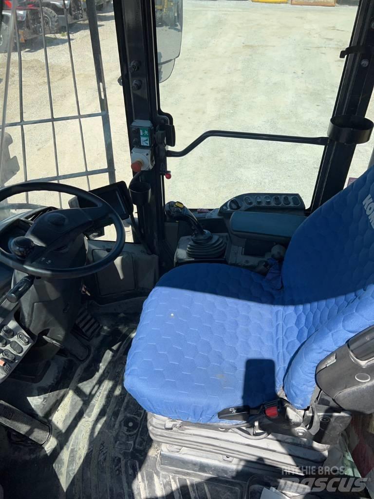 Komatsu WA 270-8 Incarcator pe pneuri