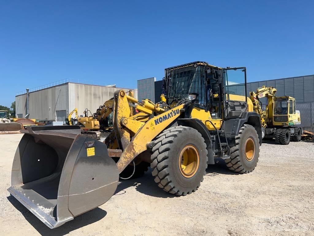 Komatsu WA 270-8 Incarcator pe pneuri