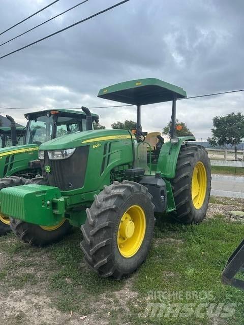 John Deere 6120 E Tractoare