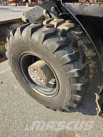 CAT M 318 F Excavatoare cu roti
