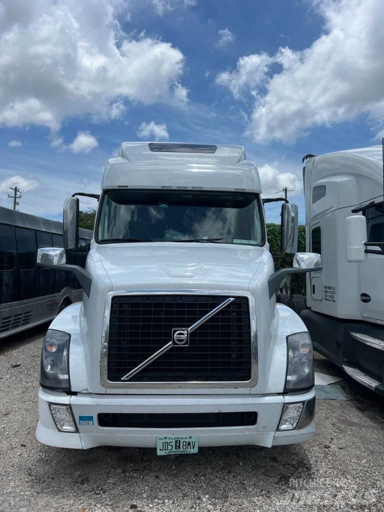 Volvo VNL 780 Autotractoare
