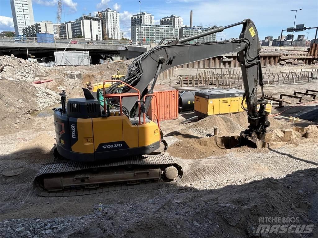Volvo ECR235EL Excavatoare pe șenile
