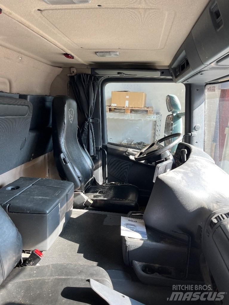 Scania CG16 Cabine si interior
