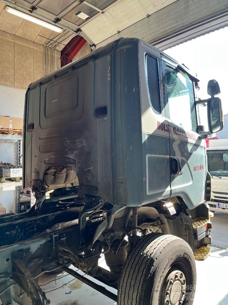 Scania CG16 Cabine si interior