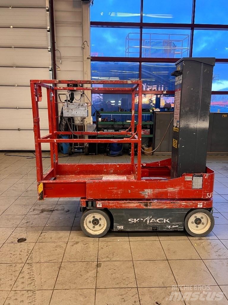 SkyJack SJ 16 Ascensoare verticale catarg