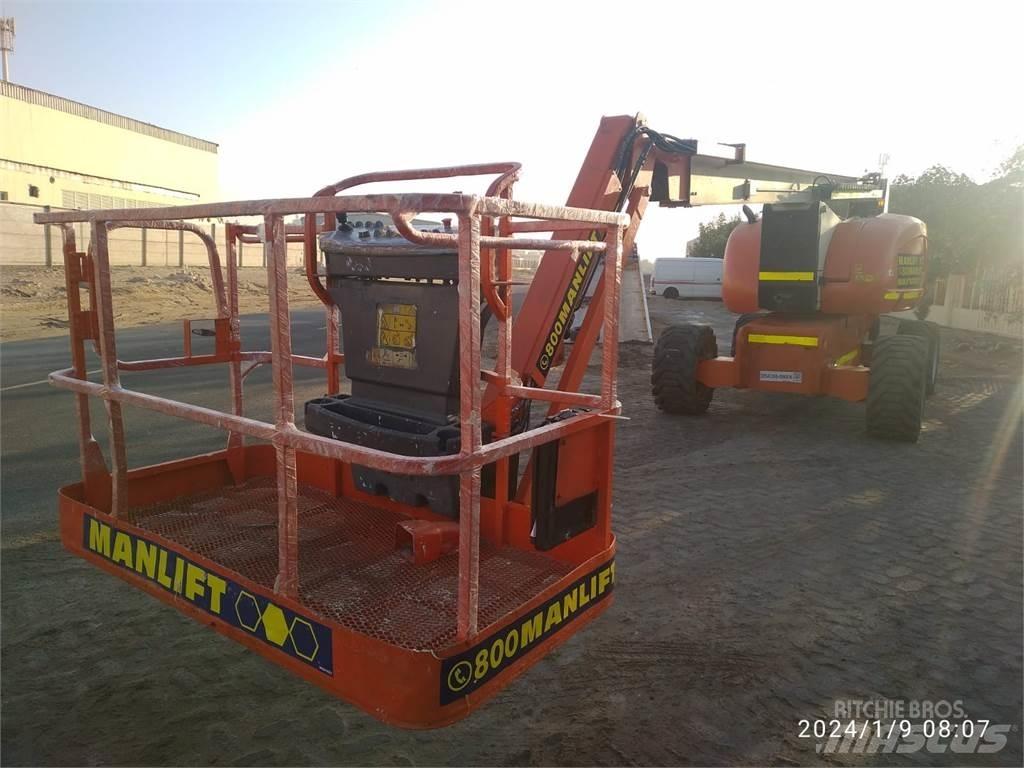 JLG 800AJ Nacele cu brat articulat