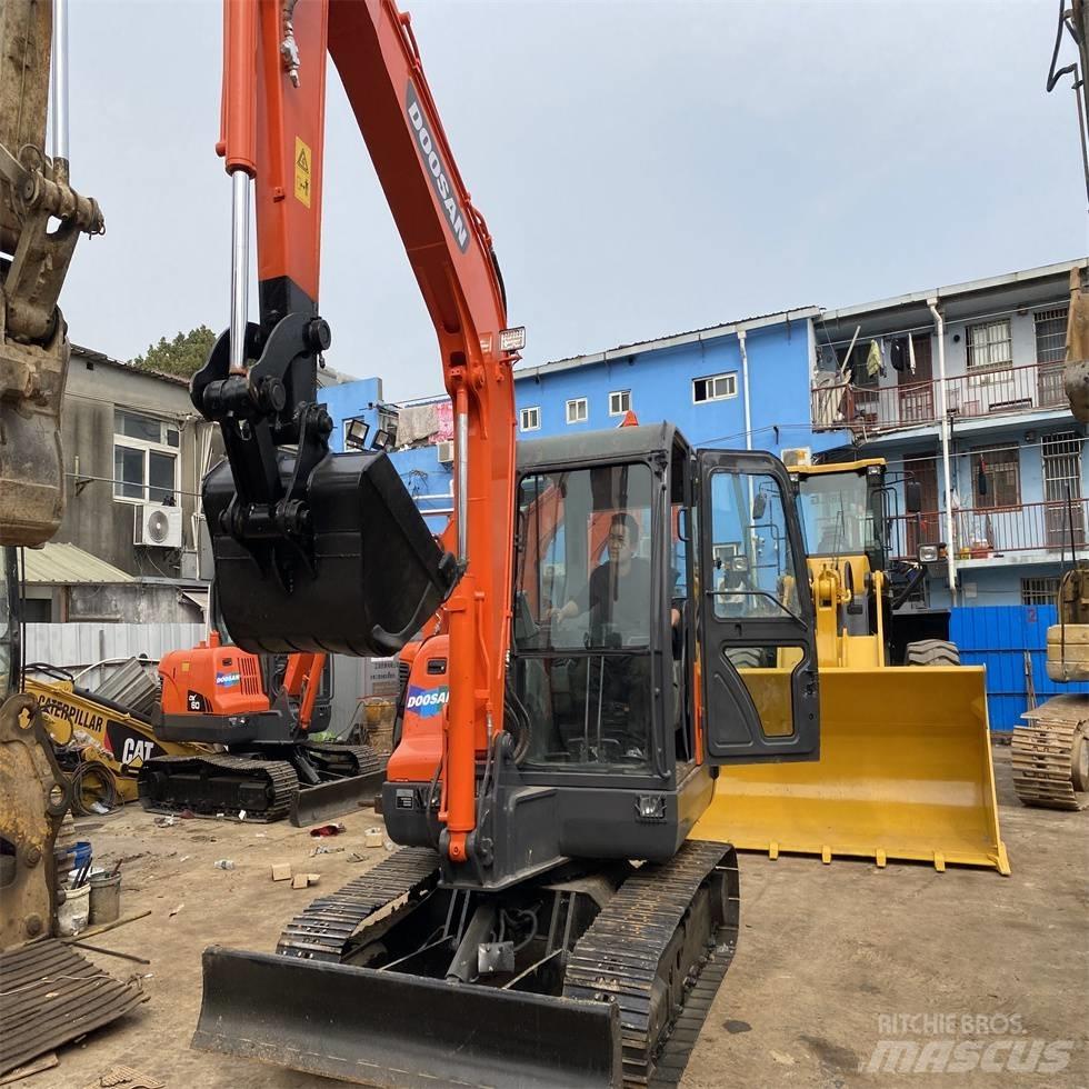 Doosan DX 60 Excavatoare pe șenile
