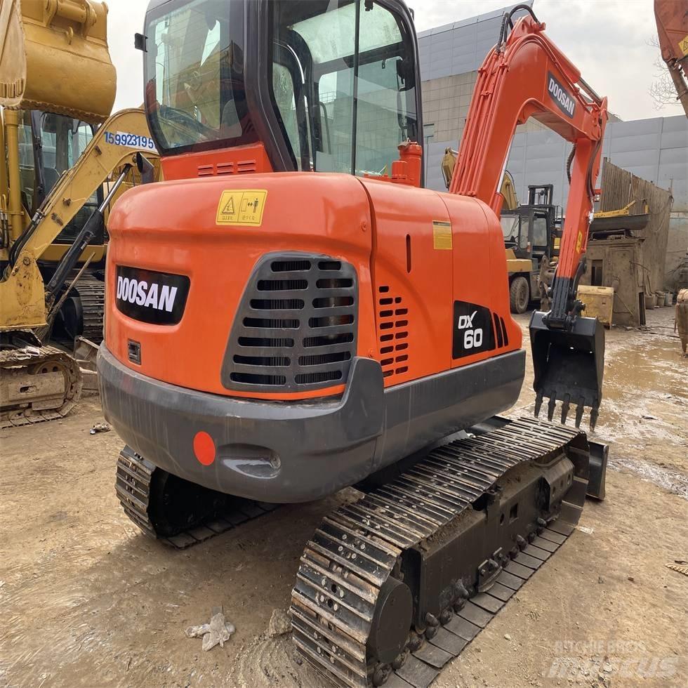 Doosan DX 60 Excavatoare pe șenile

