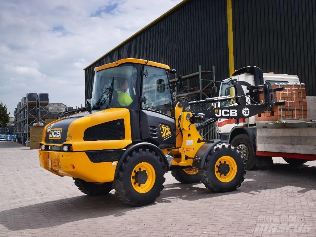 JCB 406 Incarcator pe pneuri