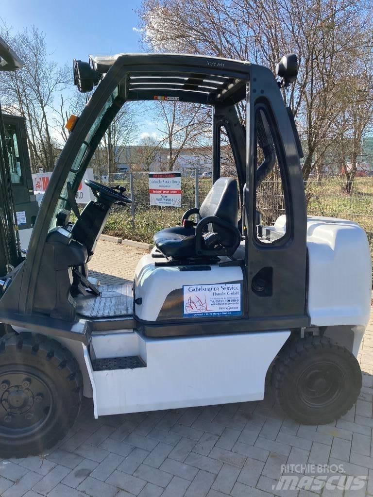 Nissan YG1D2A32Q Stivuitor diesel