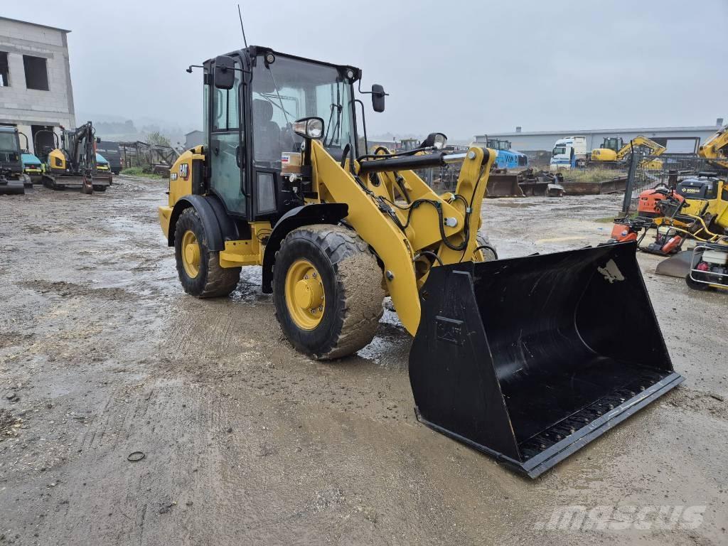 CAT 906M Incarcator pe pneuri