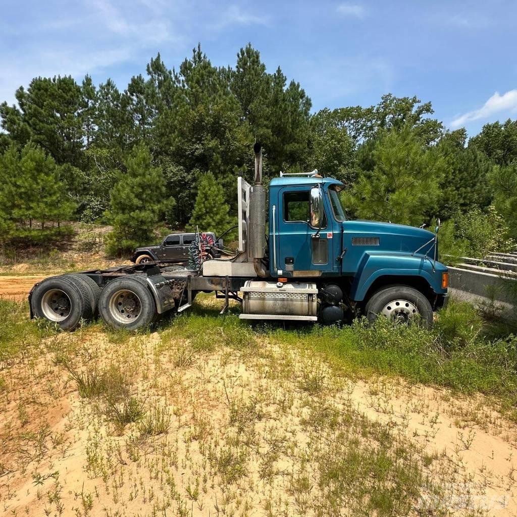 Mack CH 613 Autotractoare
