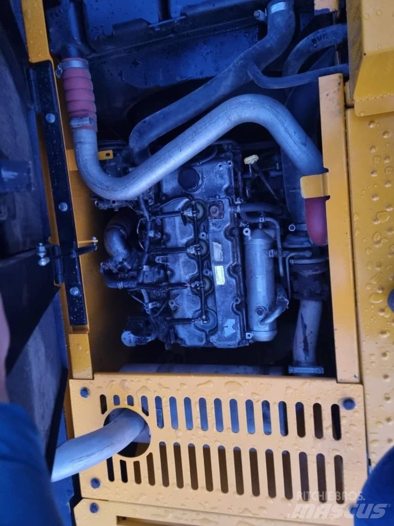 JCB JS 160 LC Excavatoare pe șenile
