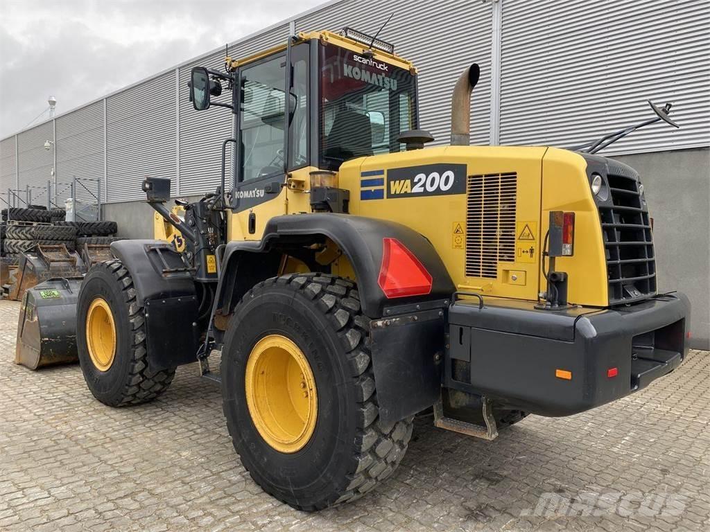Komatsu WA200-7 Incarcator pe pneuri