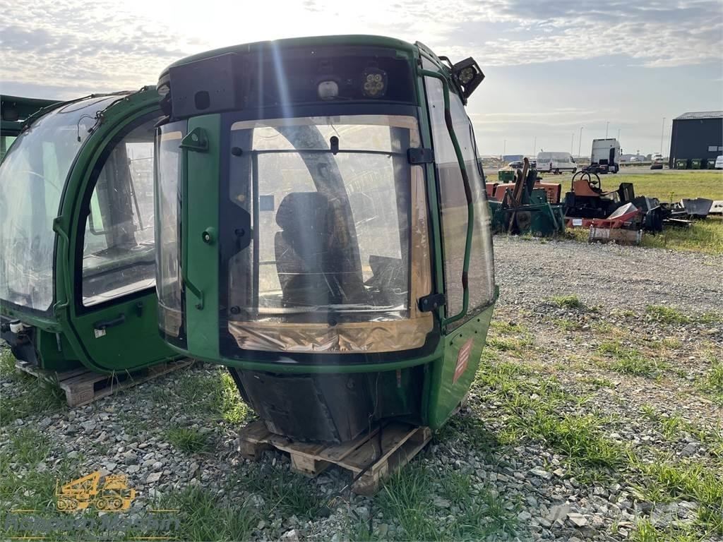 John Deere 1010E Cabine si interior