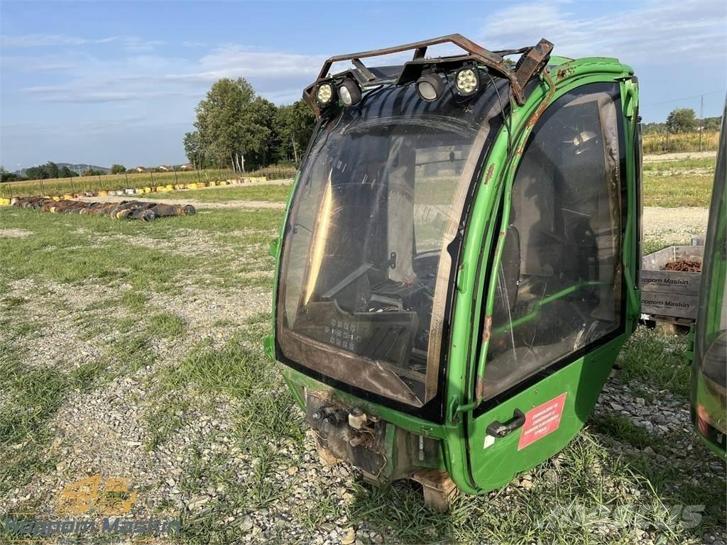 John Deere 1010E Cabine si interior