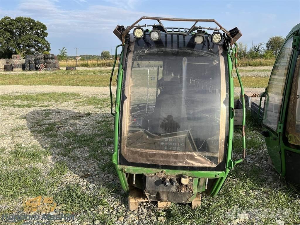John Deere 1010E Cabine si interior