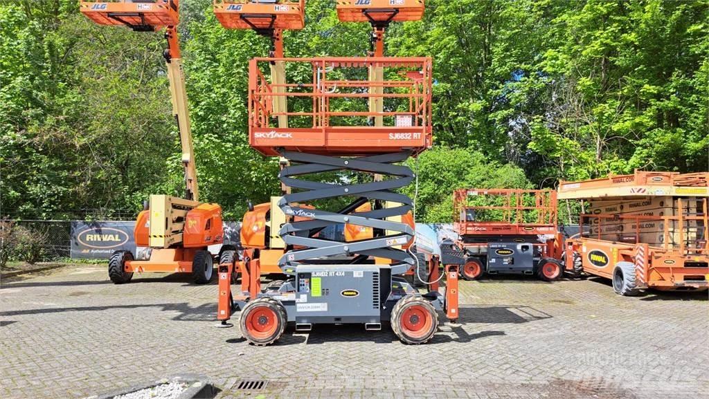 SkyJack 6832RT Platforme foarfeca