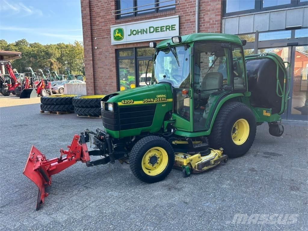 John Deere 4200 Tractoare compacte